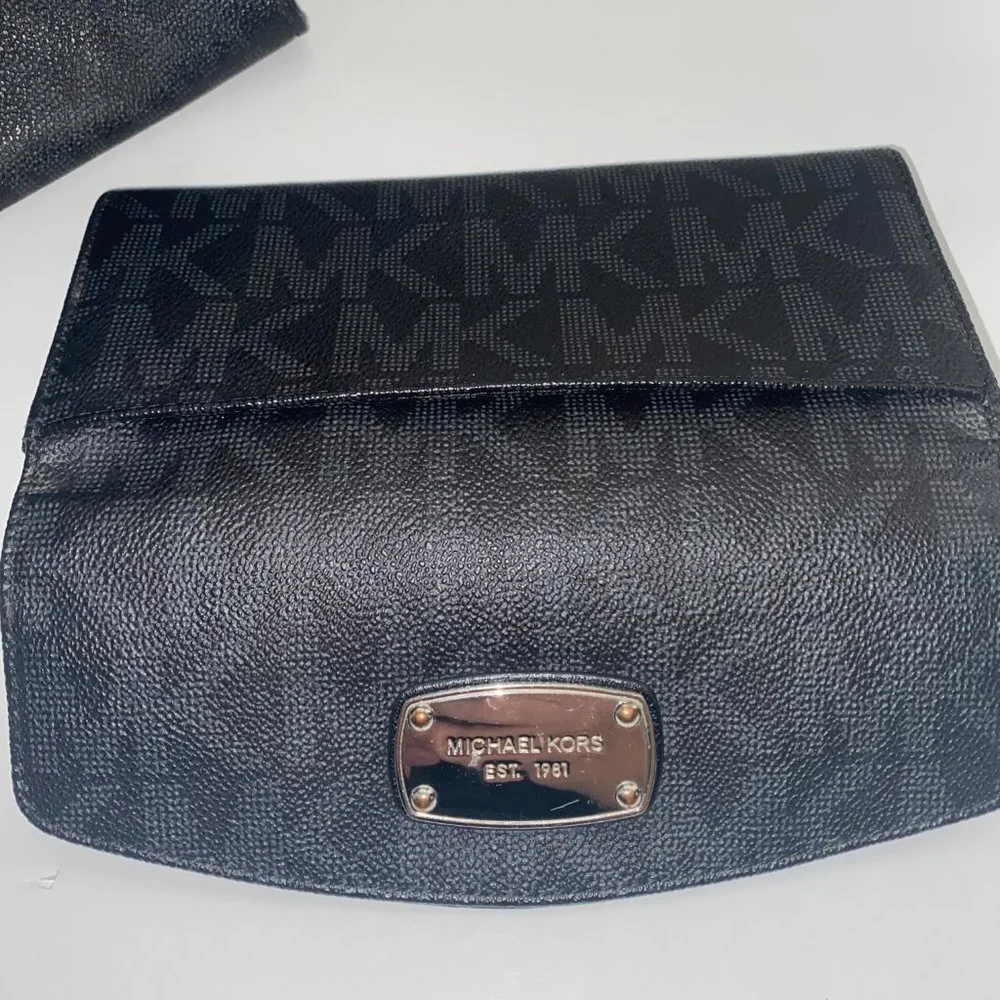 MICHAEL KORS Signature‎ Logo with Wallet